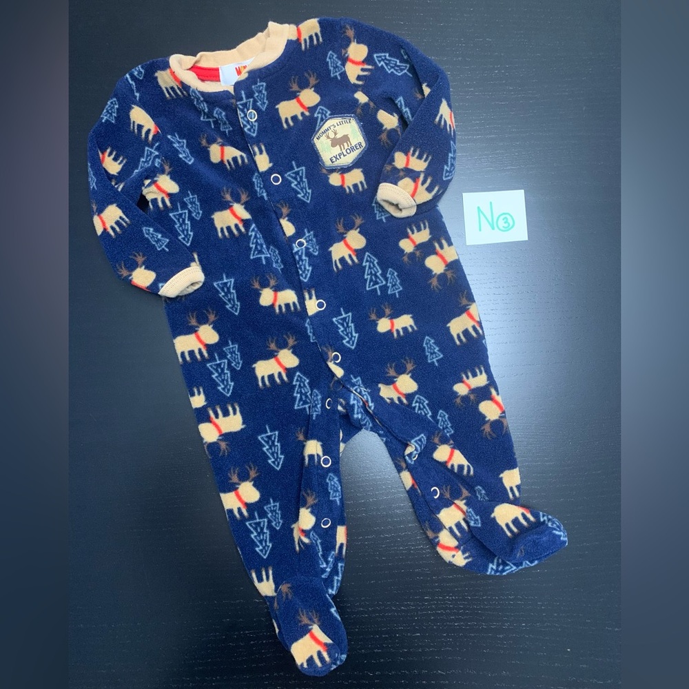 ⭐️2/$6.00⭐️ 3-6m Fleece Deer Print Footed Fleece Sleeper